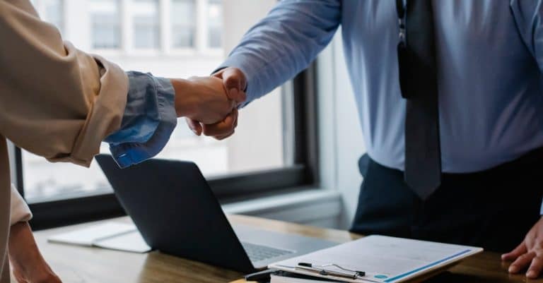 Comment un expert comptable explique-t-il la fiscalité d&rsquo;entreprise ?
