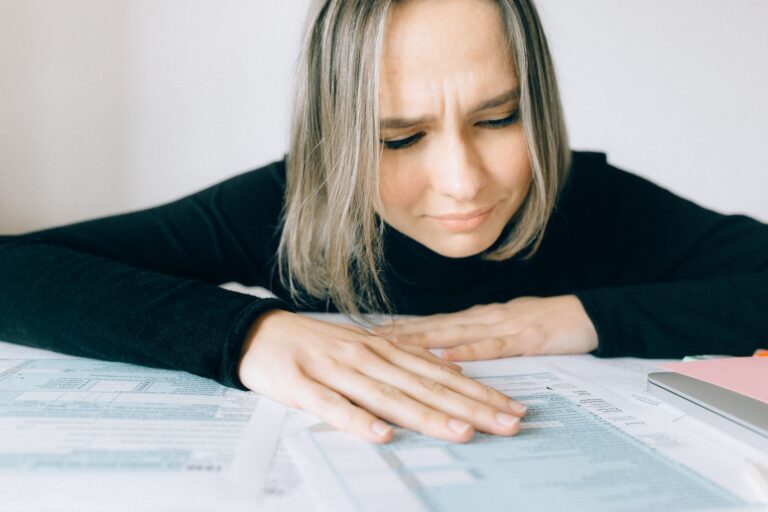 Comment la gestion des stocks affecte-t-elle la trésorerie et les enjeux comptables ?