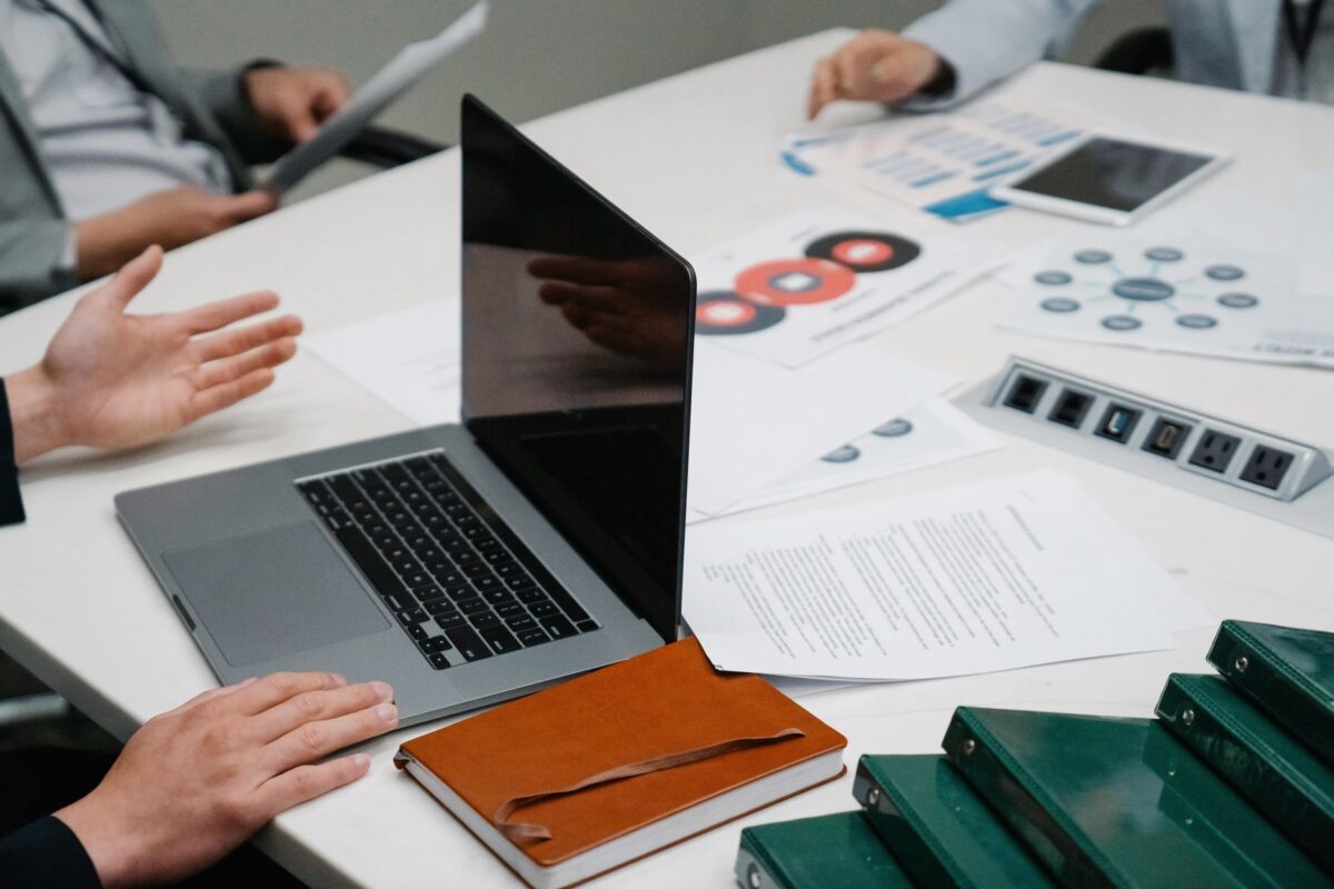 Externaliser sa comptabilité sans perdre la main sur ses chiffres